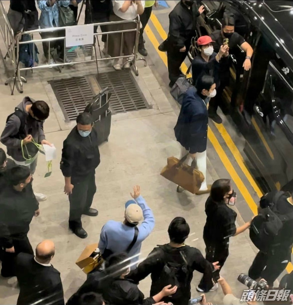 SJ粉絲苦候偶像。